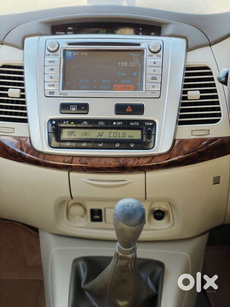 Toyota Innova 2012-2013 2.5 E Diesel Ps 8-seater, 2013, Diesel