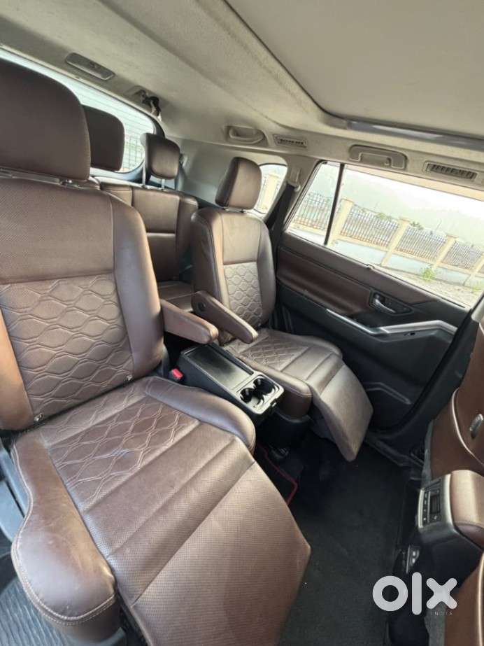 Toyota Innova Hycross 2.0 Zx Hybrid 7 Str, 2023, Petrol