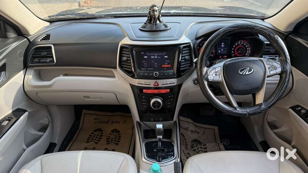 Mahindra Xuv300 1.2 W8 (o) Amt Petrol, 2023, Petrol