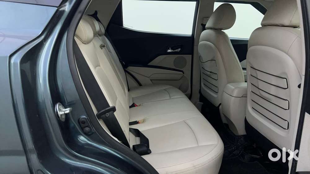 Mahindra Xuv300 W8 (o) 1.5 Diesel Amt, 2023, Diesel
