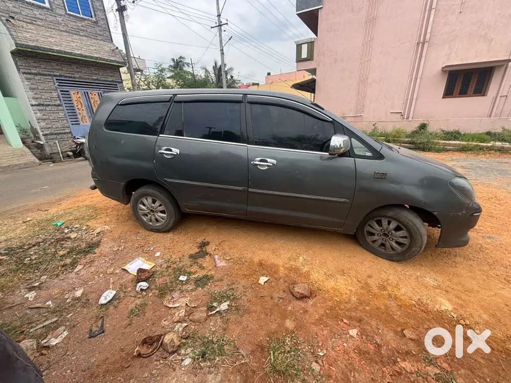 Toyota Innova 2.5 V 2010