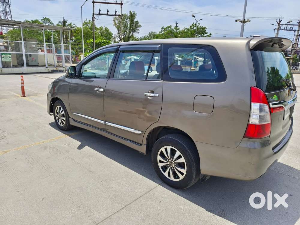 Toyota Innova 2004-2011 2.5 V Diesel 8-seater, 2015, Diesel