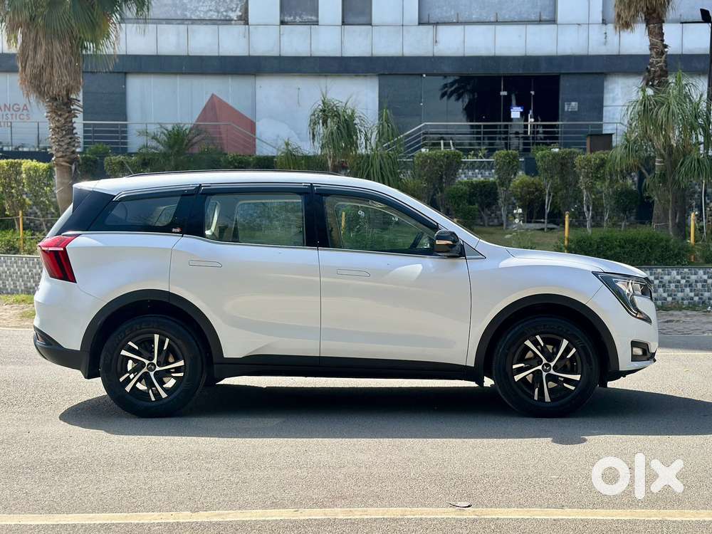 Mahindra Xuv700 Mx Petrol Mt 5 Str (e), 2023, Petrol