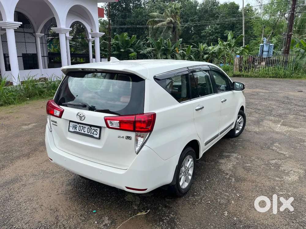 Innova Crysta 2016 V Well Maintained