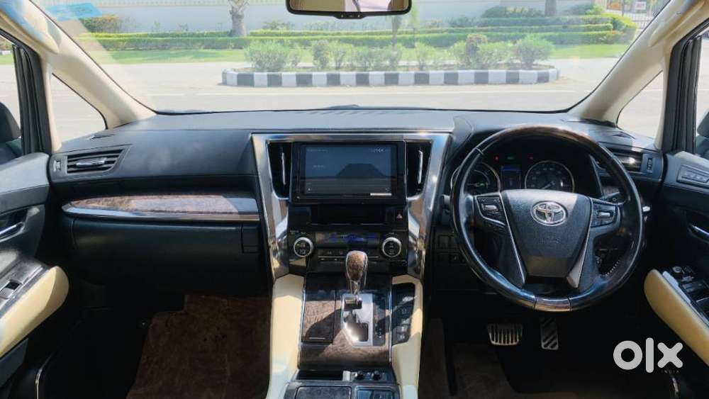 Toyota Vellfire Vip &ndash; Executive Lounge, 2023