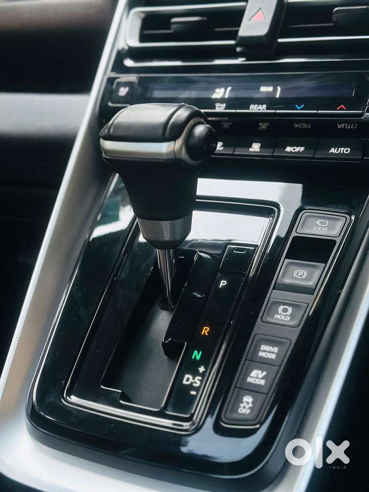 Toyota Innova Hycross 2.0 Zx Hybrid 7 Str, 2023, Petrol