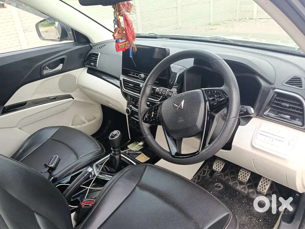 Mahindra Xuv 3xo Petrol 2025