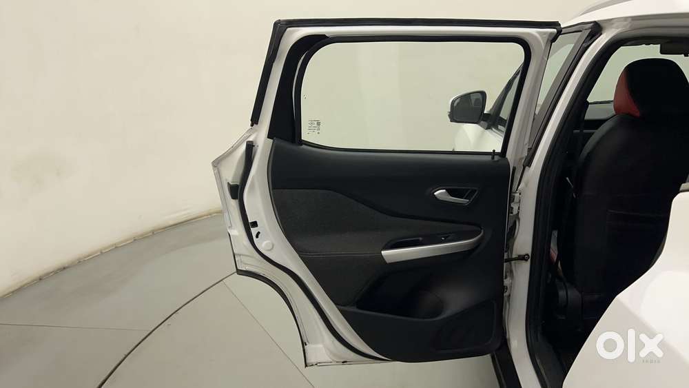 Nissan Magnite 1.0 Xv Premium Turbo Cvt, 2021, Petrol