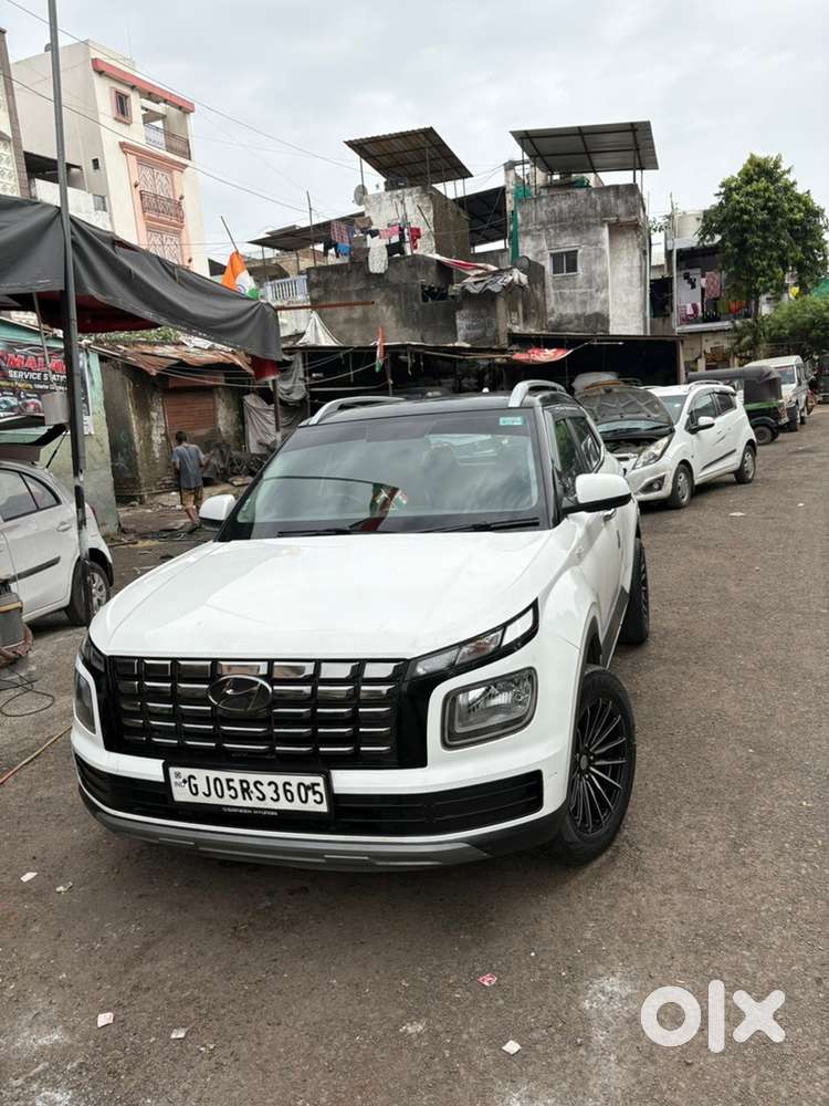 Hyundai Venue 2022 Petrol Well Maintained