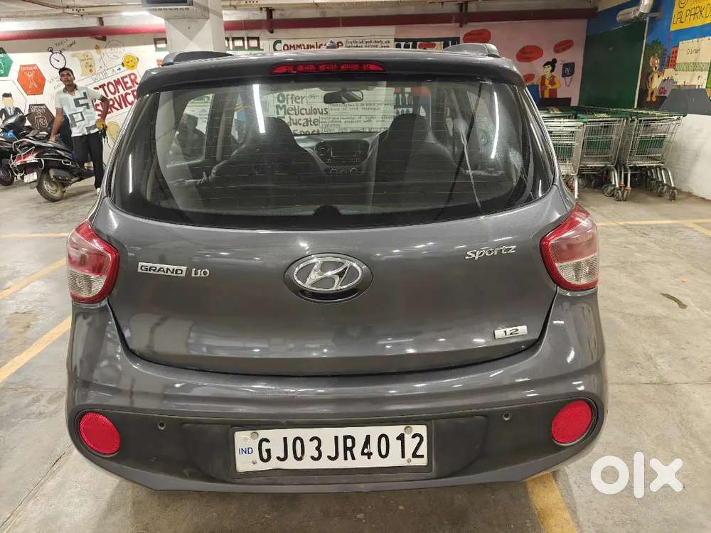 ગ્રાન્ડ આઇ ટેન સ્પોર્ટ્સ (option)૨૦૧૬ Petrol +cng.બેન્ક મેનેજર ની ગાડી