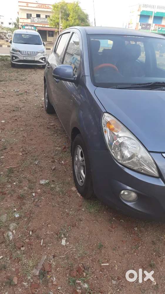 இரண்டு ஏர்பேக் நான்கு அளவில் ஏசி குட் கண்டிஷன்