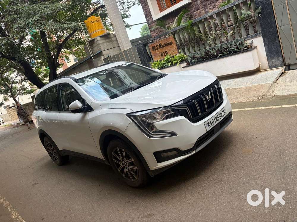 Mahindra Xuv700 2.0 Ax 7 Petrol Mt Str, 2025, Petrol