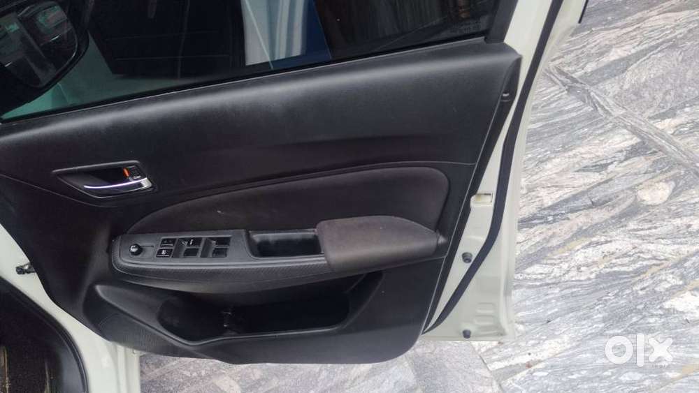Maruti Suzuki Swift Vxi + Manual, 2022, Petrol