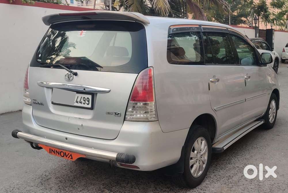 Toyota Innova 2004-2011 2.5 V Diesel 8-seater, 2011, Diesel