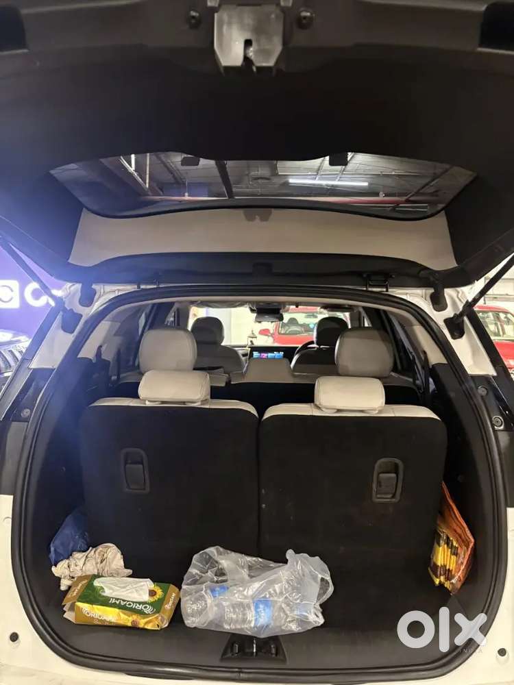 Mahindra Xuv700 2023 Diesel Well Maintained