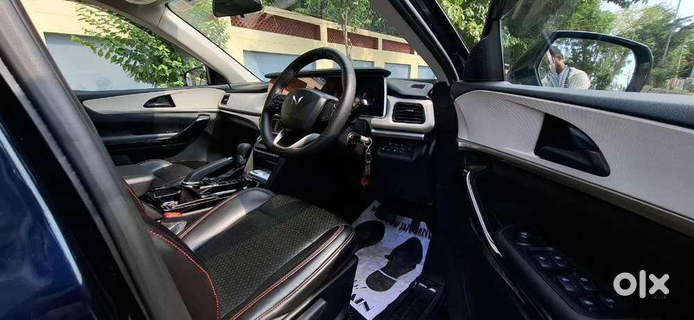 Mahindra Xuv700 2.2 Ax 5 Diesel At Str, 2024, Diesel