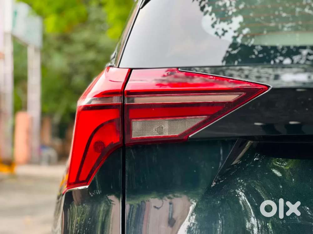 Mahindra Xuv700 2.0 Ax 7 Petrol Mt Str, 2024, Petrol