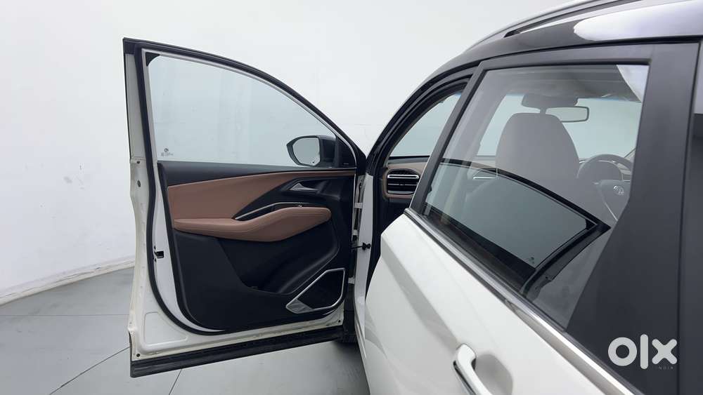 Mg Hector Plus Savvy Pro 1.5 Turbo Petrol Cvt 6 Str Dual Tone, 2023,..