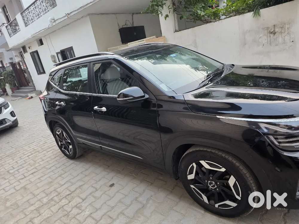 Scratchless Single Hand Driven Car