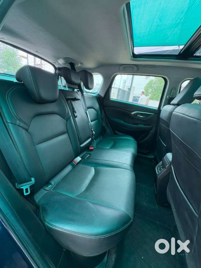 Maruti Suzuki Grand Vitara 1.5 Alpha Plus Intelligent Hybrid Ecvt, 2..