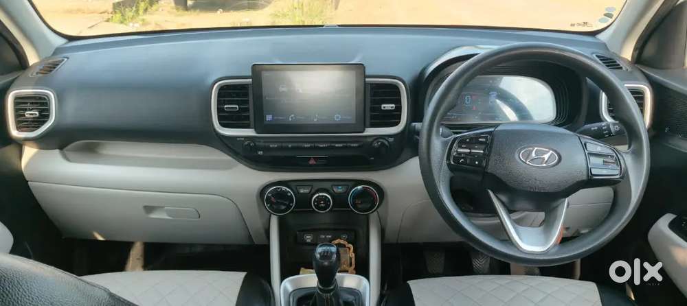 Hyundai Venue 2022 Petrol 41580 Km Driven