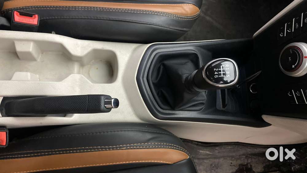 Mahindra Xuv300 W4, 2023, Petrol