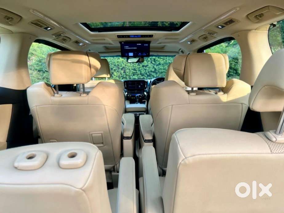 Toyota Vellfire 2.5 Executive Lounge, 2022, Petrol