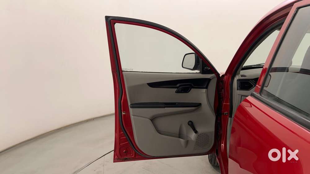 Mahindra Kuv 100 Mfalcon G80 K2, 2016, Petrol