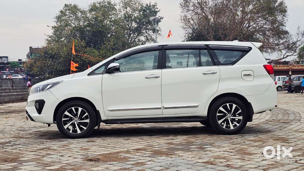 Toyota Innova Crysta 2.8z Automatic, 2022, Diesel