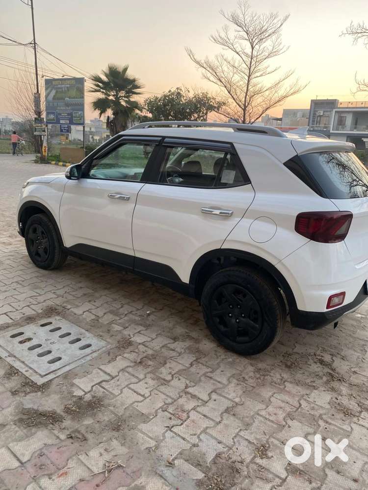 Hyundai Venue 1.2 S Plus, 2022, Petrol