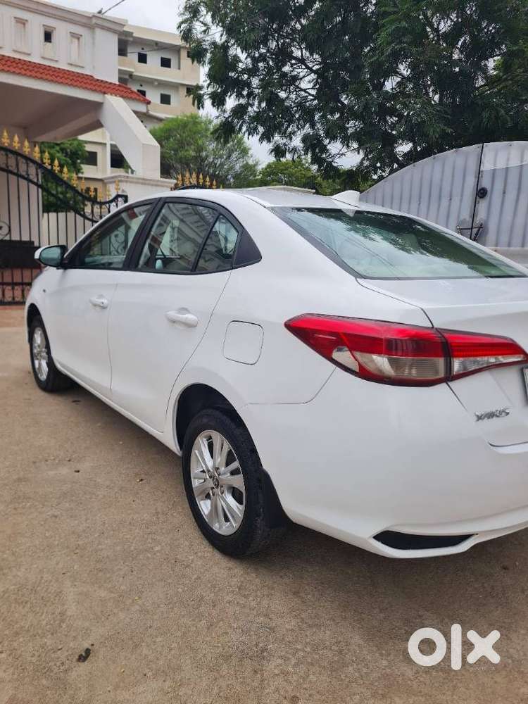 Toyota Yaris J Cvt, 2019, Petrol