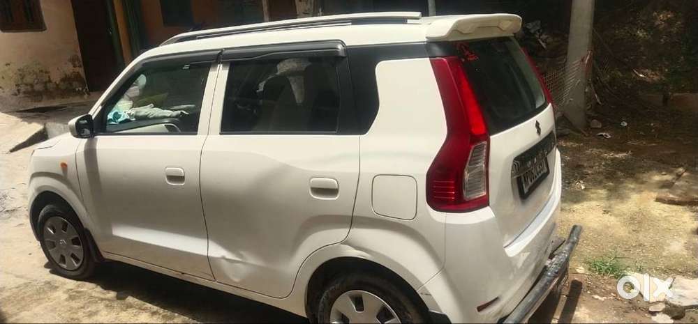 न्यू कार है अभी , न्यू कंडीशन में रखी है