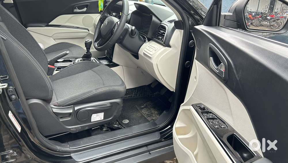 Mahindra Xuv 3xo Ax5 Pm Mt, 2025, Petrol