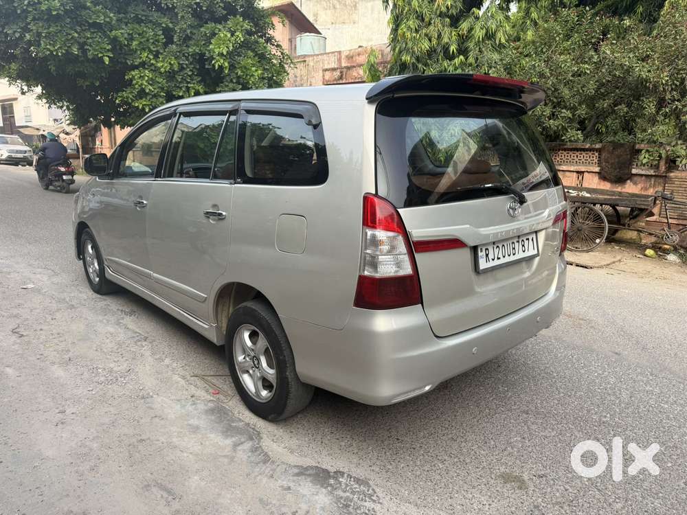Toyota Innova 2.5 G (diesel) 8 Seater Bs Iv, 2015, Diesel