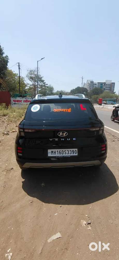 Hyundai Venue 2025 Petrol 20783 Km Driven