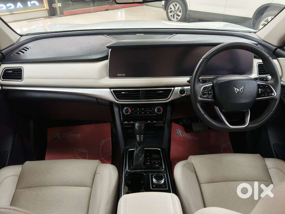 Mahindra Xuv700 2.0 Ax 7 Petrol At Luxury Pack Str, 2021, Petrol