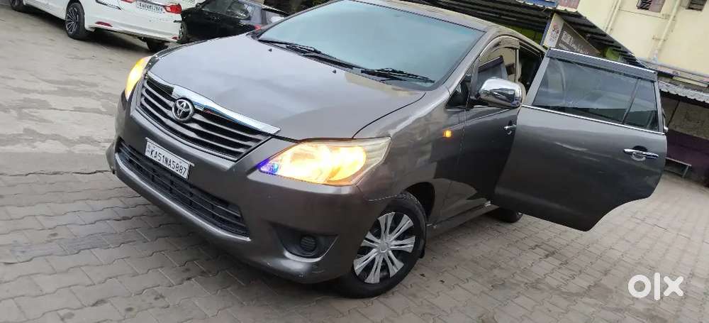 Toyota Innova Diesel 2013 Variant