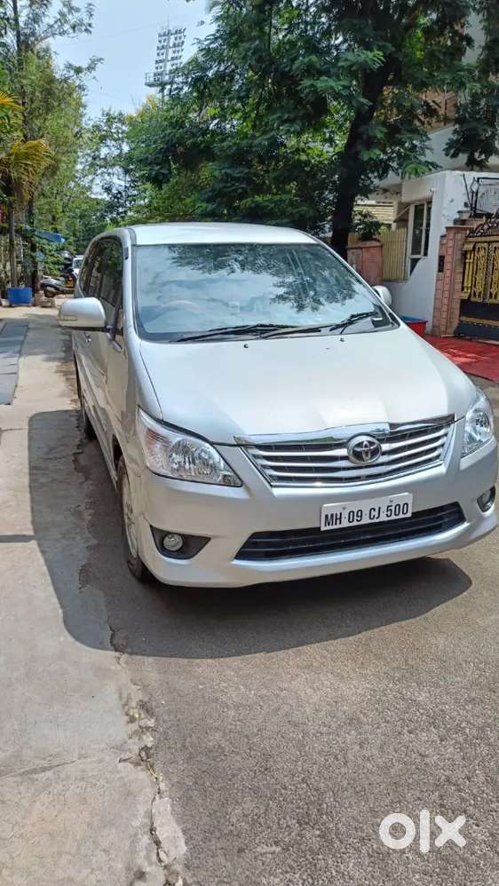 Toyota Innova 2012