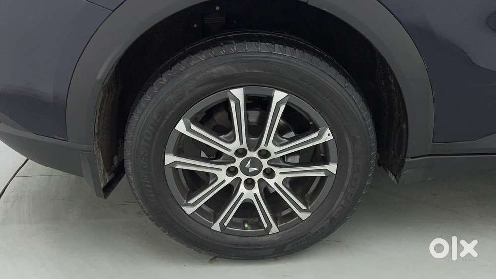 Mahindra Xuv700 2.2 Ax 7 Diesel At Str, 2022, Diesel