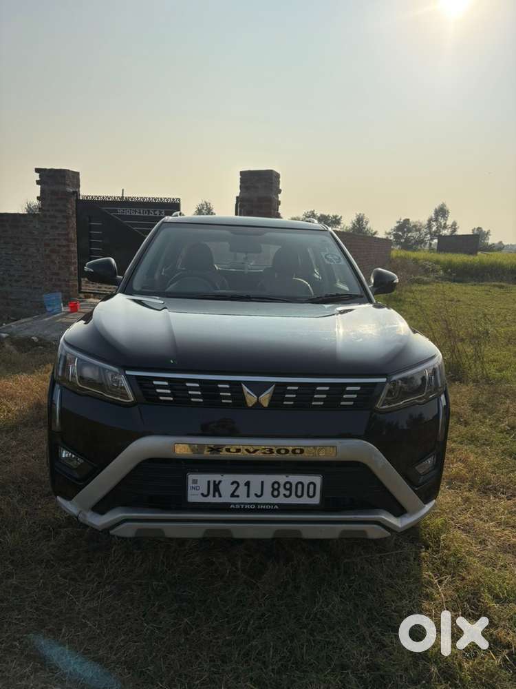 Mahindra Xuv300 2023 Diesel Well Maintained