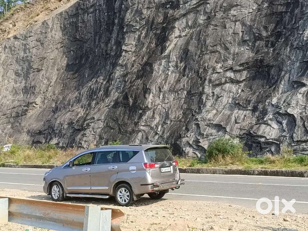 Toyota Innova Crysta 2.4 2017