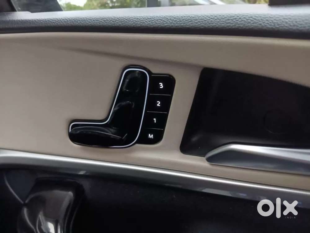Mahindra Xuv700 2.2 Ax 7 Diesel At Luxury Pack Str, 2022, Diesel