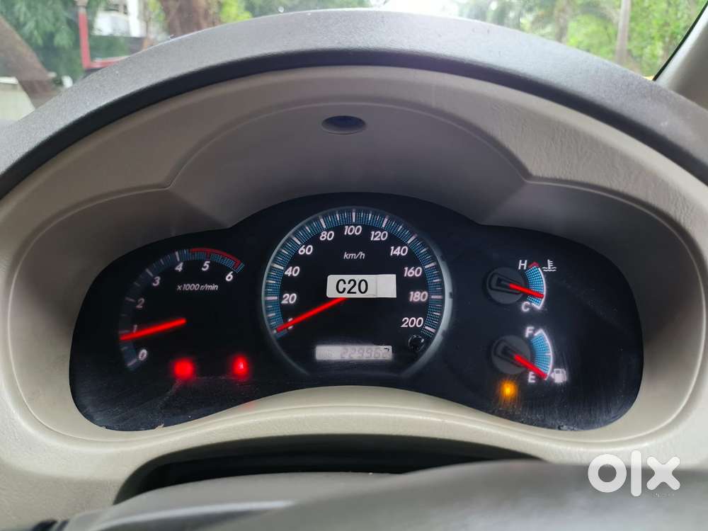 Toyota Innova 2.5 Vx (diesel) 8 Seater Bs Iv, 2013, Diesel