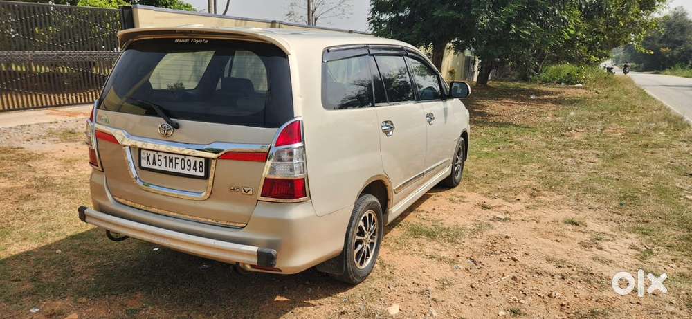 Toyota Innova 2.0 V 2014