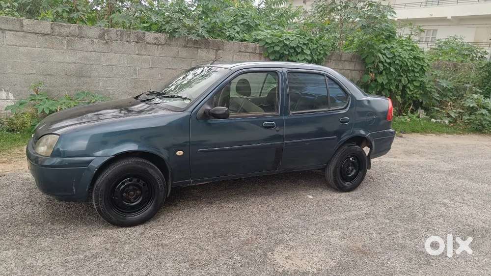 Ford Ikon 2004