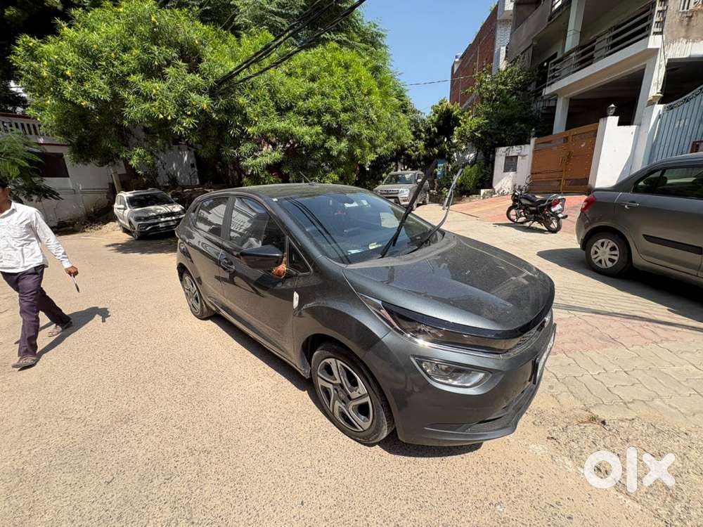 Tata Altroz Petrol Manual 2023