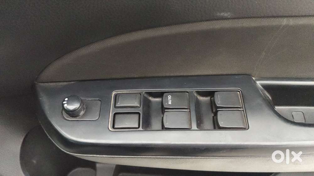 Maruti Suzuki Swift Vxi, 2013, Petrol
