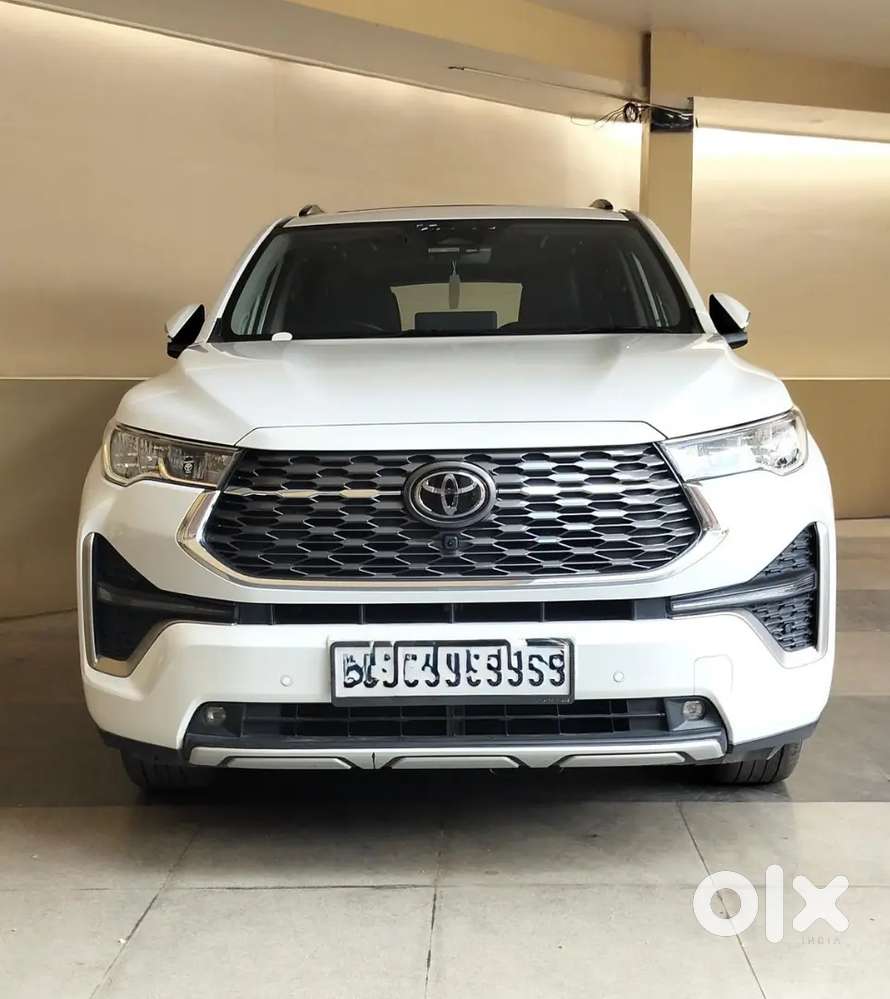Toyota Innova Hycross 2024