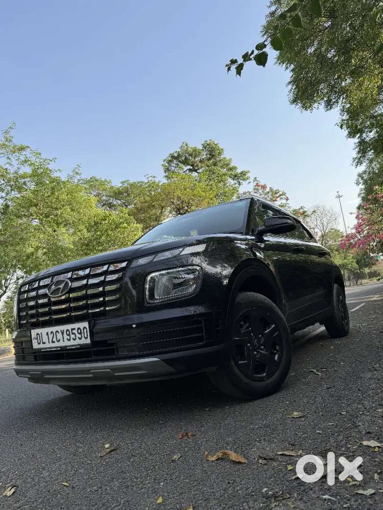 Hyundai Venue 2025 Petrol Well Maintained