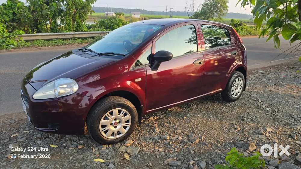 Fiat Grande Punto 2011 Petrol 40000 Km Driven